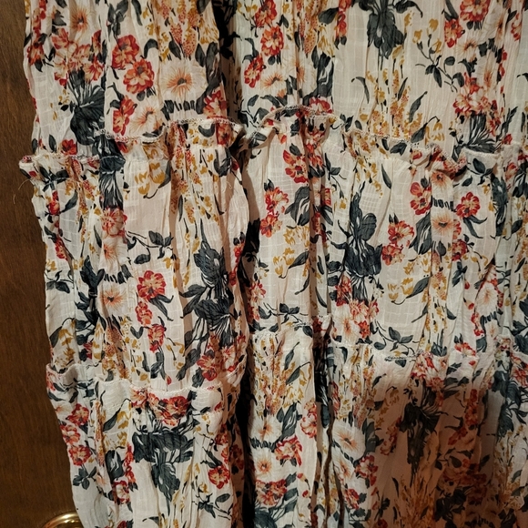 POL Dress Medium Midi Colorful Floral Tiered Lined Ruffle Tie Neck Wrinkle Knit - Picture 4 of 7